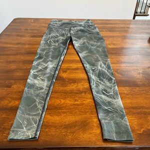 Women’s Nike yoga pants with built in shorts. Size small. Green marble. Like new